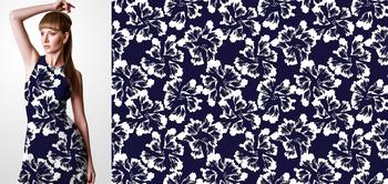 33206v Materiał ze wzorem abstrakcyjne białe kwiaty na niebieskim tle